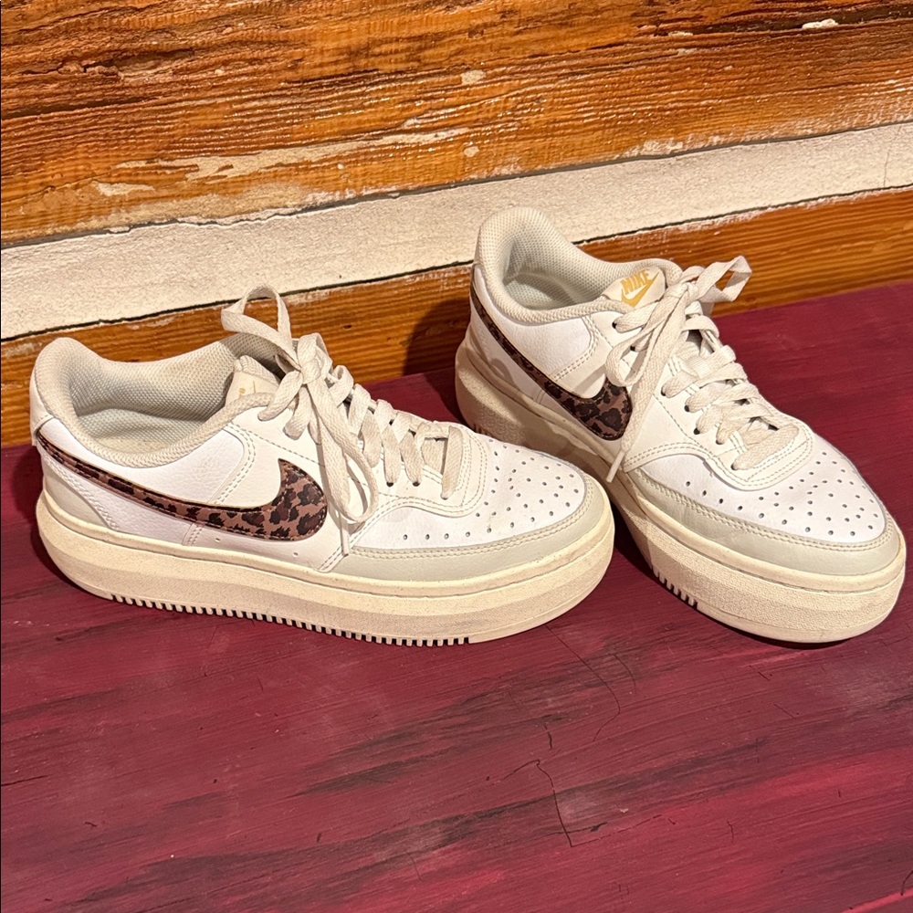 Nike Women's White and Tan Sneakers with Patterned Cheetah Swoosh